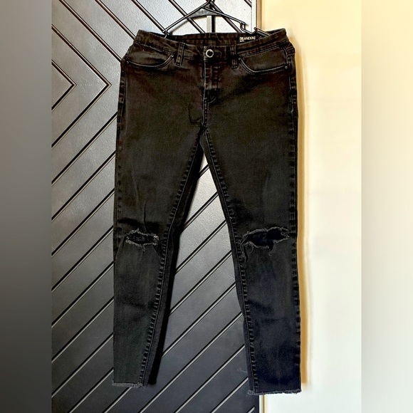 Blank NYC Denim - BlankNYC jeans with ripped knees. Size 27.